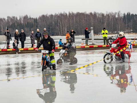 Vesimopoilu olikin päivän sana.