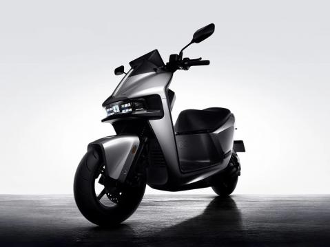Gogoro Pulse on varustettu vaihdettavin akuin.