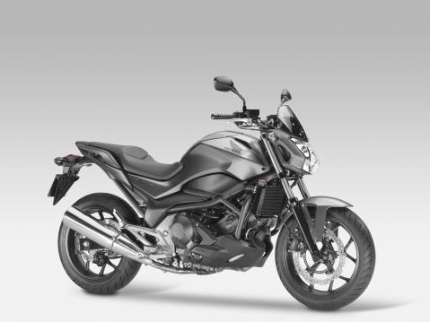 Honda NC 750 S ja vuoden 2015  uusi väri.