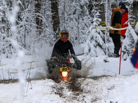 Hups! Vauhtia ei ollutkaan tarpeeksi, toteaa Teemu Hänninen. Kuva: Harjukuvat / Juha Harju.