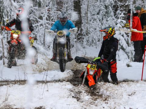 Yli vain, kovaa ja korkealta. Kuva: Harjukuvat / Juha Harju.