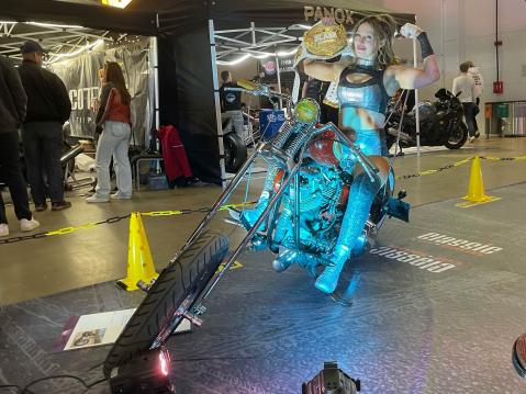 American Car Show:ssa nähtiin SLAM! Wrestling -ammattilaispainia. Kuvassa ilmeinen voittaja.