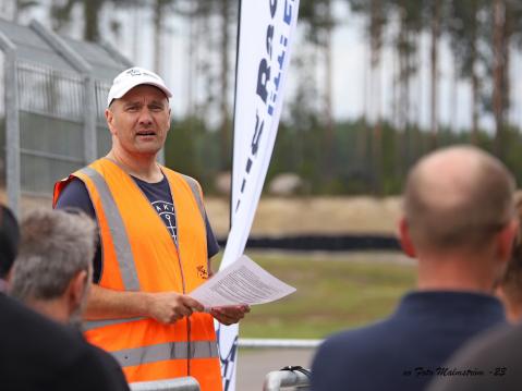 Jarkko Niemelä on tyytyväinen, että Ring Race Club pääsee järjestämään kisan kotiradalleen. Kuva Leif Malmström.