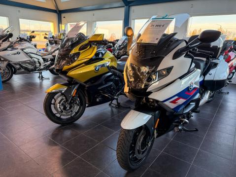 Isoja matka-Bemareita JT-Laitteen / Hotmotor.fi:n myymälässä.