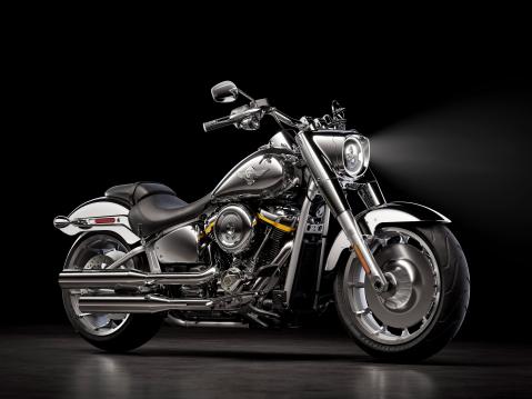 Harley-Davidson Fat Boy Gray Ghost. Fat Boy -mallin 35-vuotisjuhlaversio. Pyörää valmistetaan rajoitettu erä.