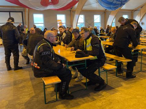 Kahvia ja muita virvokkeita pystyi nauttimaan sisätiloissa, Okra-hallin kahviossa.