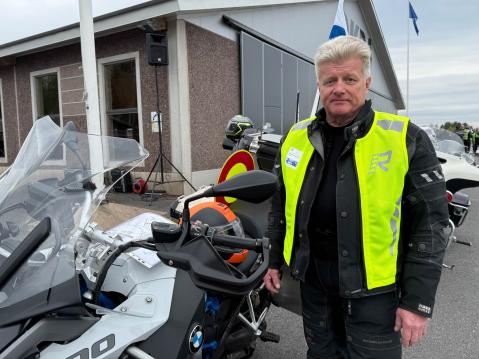 HMKP-toimikunnan turvallisuuspäällikkö Olli-Pekka Rastas oli 0-pyörän kuskina.