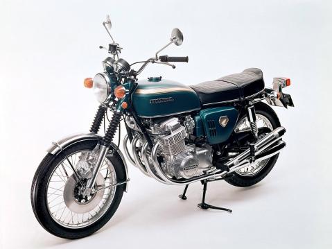 Honda CB750, ensimmäinen superbike vuodelta 1969.