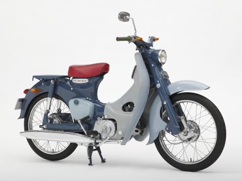 Honda Super Cub. Maailman eniten valmistettu moottoripyörä. Valmistettu vuodesta 1958.