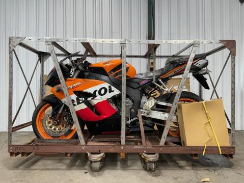 Ajamaton Honda CBR1000RR Fireblade 2005.