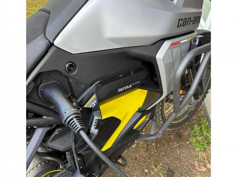 Can-Am Origin 73. Akku ja moottori muodostavat tiiviin ja kompaktin paketin.