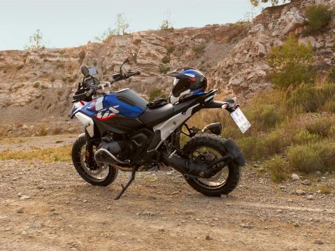 BMW:n uusi GS Rallye Carbon kypärä on yhteensopiva valmistajan GS-prätkämallien kanssa.
