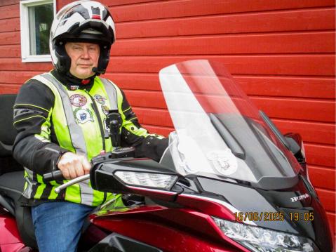 Viljasen ajopeli, eli Honda 1800 Gold Wing sopii hyvin Rautahanuriajoon. Ajosuoritus ei kuitenkaan ole pyörän moottorikoosta kiinni, IBA-ajoja on suoritettu satapiikilläkin.