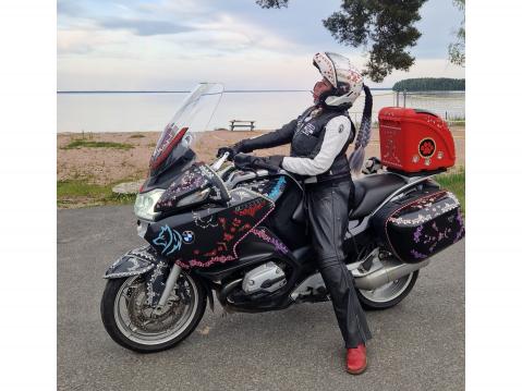 Merje menossa töihin Kiukaisista Honkilahdelle.