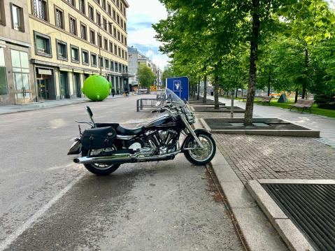 Risto Jyväskylästä lähti aamulla töihin Yamaha XV1900:llä.