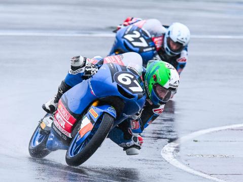Tiimikaverit #67 Casey O'Gorman ja #27 Rico Salmela. Salmela ei lähtenyt hölmöilemään ja varmisti itselleen kolmannen sijan.
