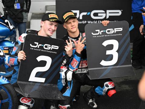 Estrella Galicia 0'0 tiimille tuli kaksoisvoitto, kun Casey O'Gorman ajoi kisassa toiseksi. 