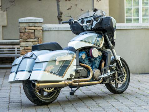 Forever Radin kantrilaulaja Tyler Hubbardille kustomoima uniikki Indian Chieftain PowerPlus.