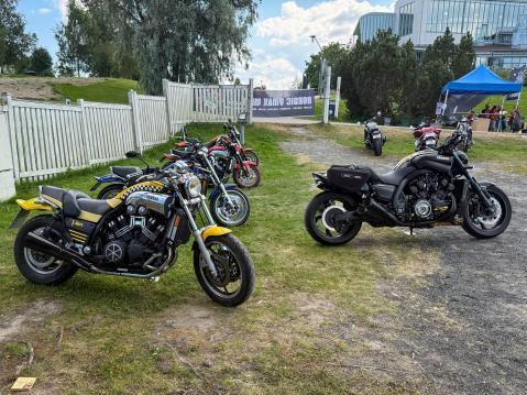 Lisää VMaxeja.