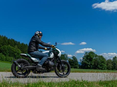 BMW #R12 by [WOIDWERK]