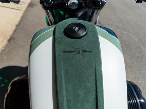 Alcantarainen tankin päällinen. BMW #R12 ja #R18 Speed twins by [WOIDWERK]