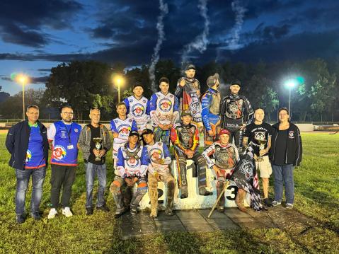 Joukkueet palkittuna Wittstockissa. Kuva Janne / Must One's Racing Team.