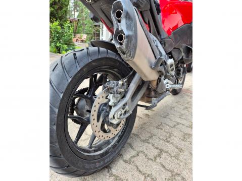 Ducati Multistrada V2 S. Pirellin ensiasennusrenkaat toimivat hyvin.