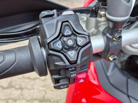 Ducati Multistrada V2 S. Ducatin monitoimiohjain toimii hyvin.