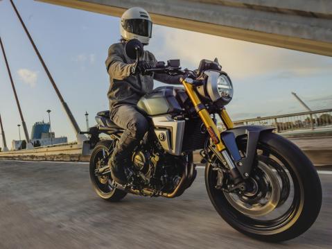 Suzuki GSX-8T.