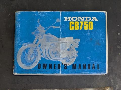 1972 Honda Tuutin mukana tuli alkuperäinen omistajan käsikirja. Kuva: Bring a Trailer.