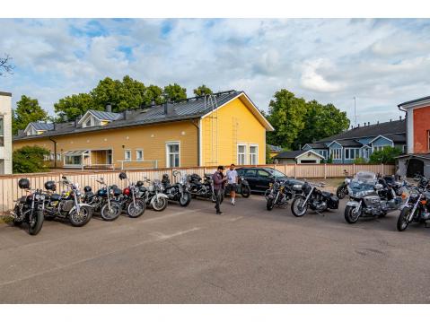 Pihassa oli hyvin tilaa kaikille.