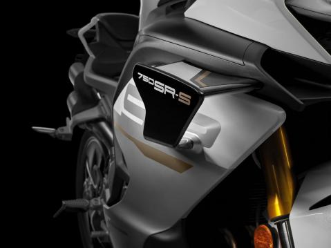 CFMoto 750SR-S:n wingletit tuovat lisäpainoa etupyörälle kovemmissa vauhdeissa.