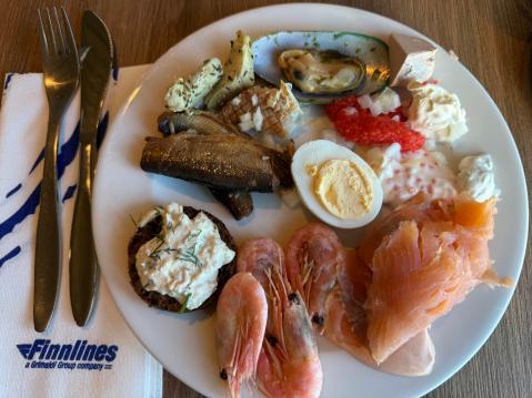 Superior-päivällisen maltillinen aloitus.