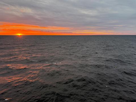 Auringonlasku...