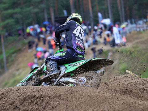 KRT Kawasakin Simo Koskinen vauhdissa. Kuva Jani Hovi / Xracing.