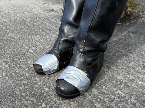 Keväällä suutarilla korjautetut ajosaappaat antoivat periksi jo alkumatkasta.