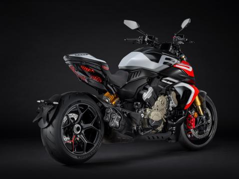 2026 Ducati Diavel V4 RS.
