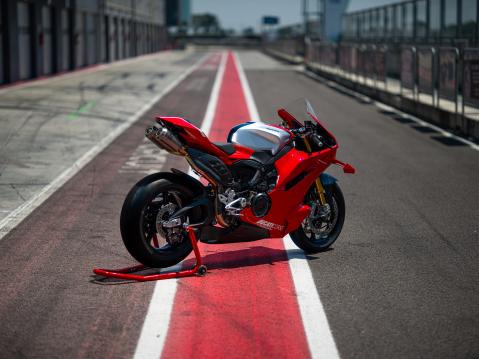 Ducati Panigale V4 R vuosimallia 2026.