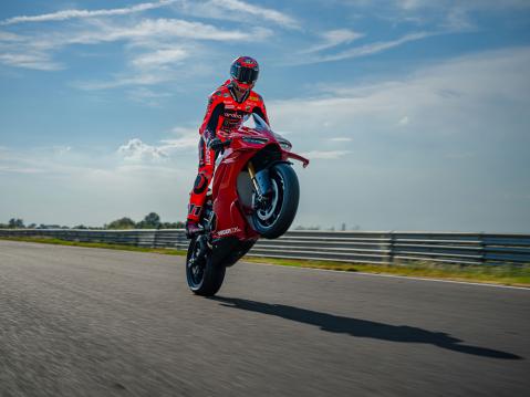 Ducati Panigale V4 R vuosimallia 2026.