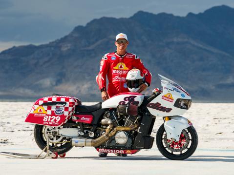 Tyler O'Hara ja Indian Challenger -bagger.