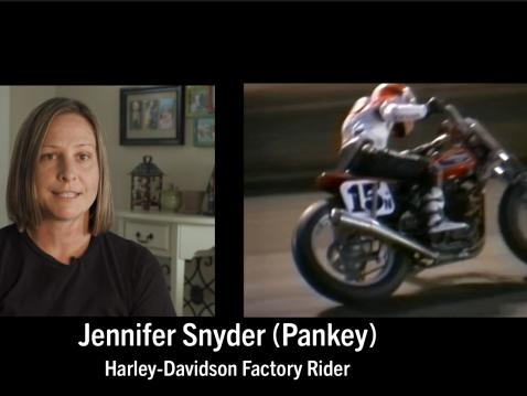 Elokuvassa haastatellaan mm. Harley-Davidsonin flat track -tehdastallin kuljettajaa Jennyfer Snyderia.