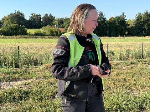 Helle syö kuskia. Hombergista oli vielä noin 100 kilometriä Gießeniin. Jaksaa, jaksaa.