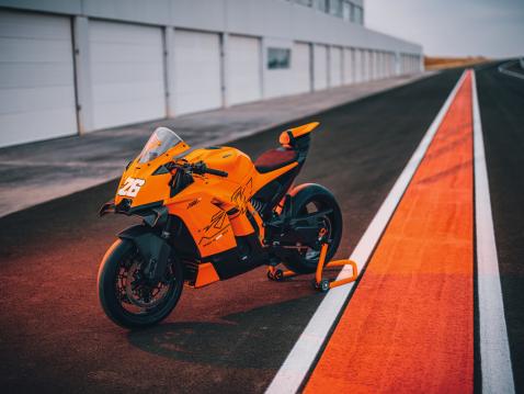 KTM 990 RC R 2026.