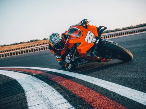 KTM 990 RC R 2026.