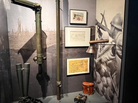 Memorial du Verdun. Rintamalinjojen juoksuhaudoissa käytettyjä periskooppeja.