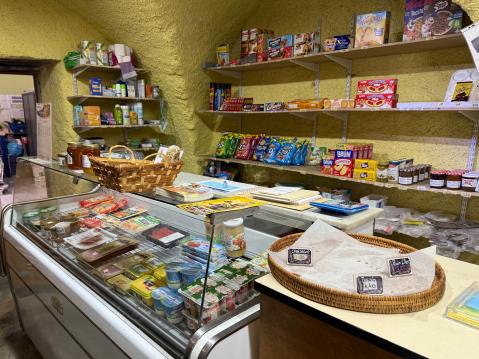 Leirinta-alueen pienestä kaupasta löytyi kaikkea tarpeellista.