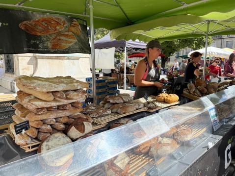 Leipä ja eritoten patonki on ranskalaisille lähes pyhä asia.