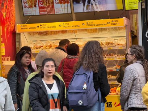 Kiinalaista katuruokaa.