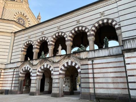 Portti sisäpuolelta.