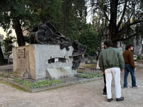 Enkelit ovat useiden veistosten ja patsaiden aiheena.